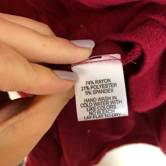 New Gibsonlook Convertible Neckline Cozy Tunic Top in Mulberry Wine - Picture 5 of 6